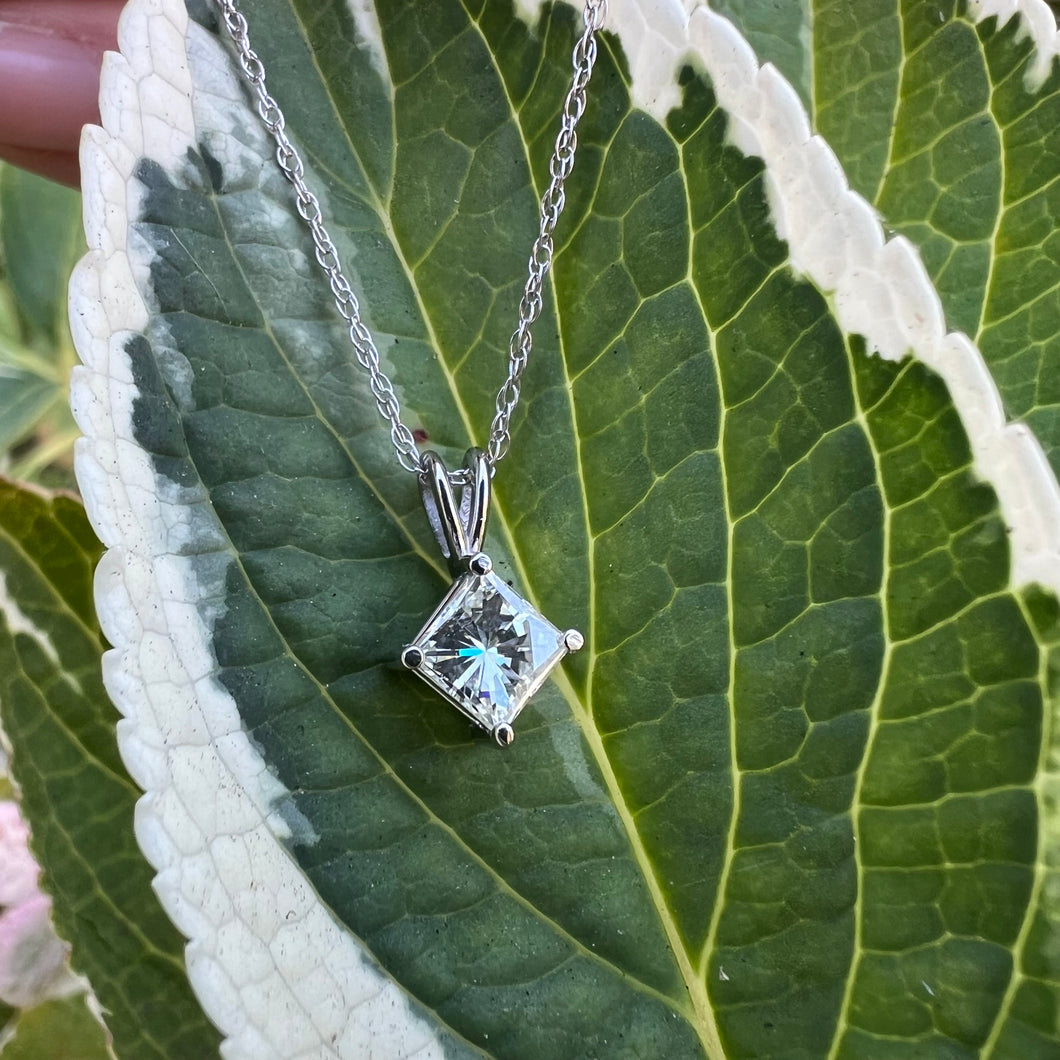 14kw princess cut moissanite pendant