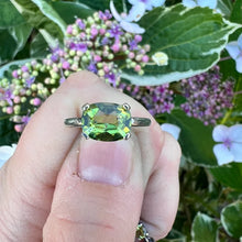 Load image into Gallery viewer, Oxidized silver peridot ring