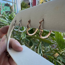 Load image into Gallery viewer, 14k heart hoop earrings