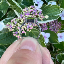 Load image into Gallery viewer, Oxidized silver peridot ring