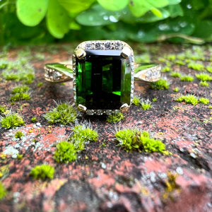 14k green tourmaline and diamond ring