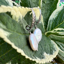 Load image into Gallery viewer, Hammered silver coin pearl earrings