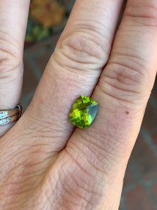 3ct peridot gemstone
