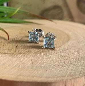 14kw aquamarine & diamond earrings